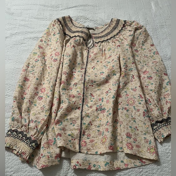 Cream with flowers blouse - Picture 4 of 6